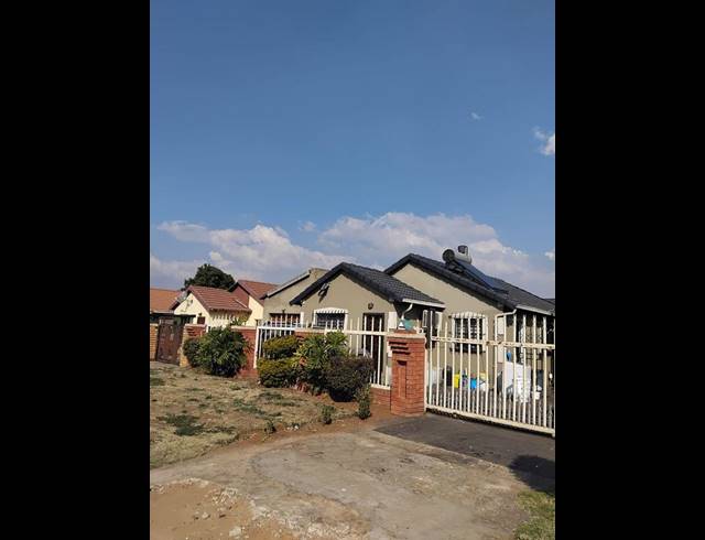 3 BEDROOM HOUSE FOR SALE IN LEONDALE